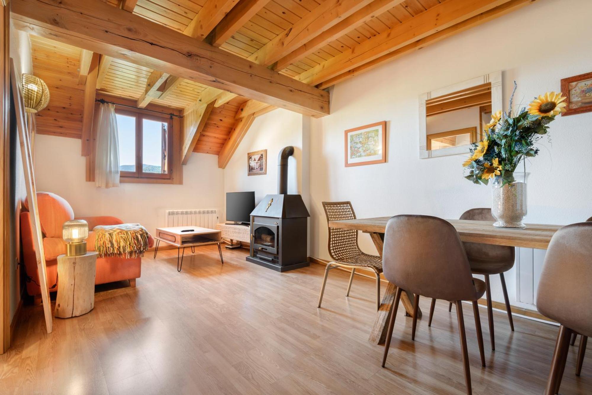 Atico Abuhardillado I Aire Acondicionado L Centrico L Garaje L Trastero I Wifi Apartment Biescas  Exterior foto