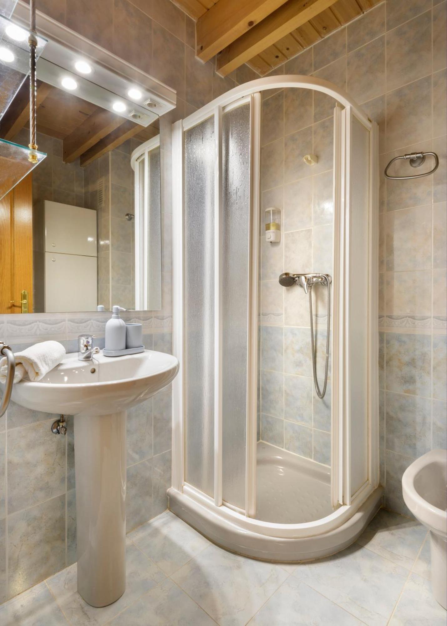 Atico Abuhardillado I Aire Acondicionado L Centrico L Garaje L Trastero I Wifi Apartment Biescas  Exterior foto